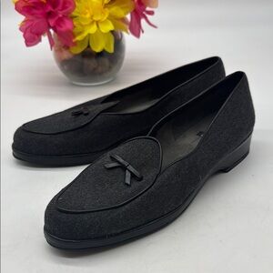 Stuart Weitzman Black Loafers with Bow Accent Size 7 BLO8688G